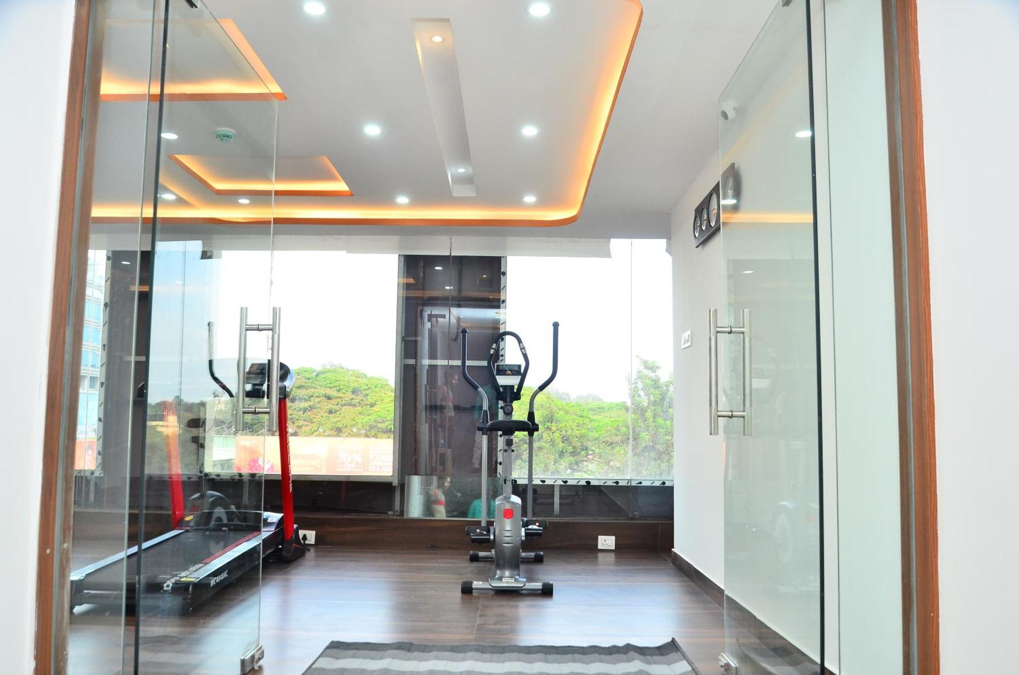 Hotel Eyrie Nest Bangalore Exteriör bild
