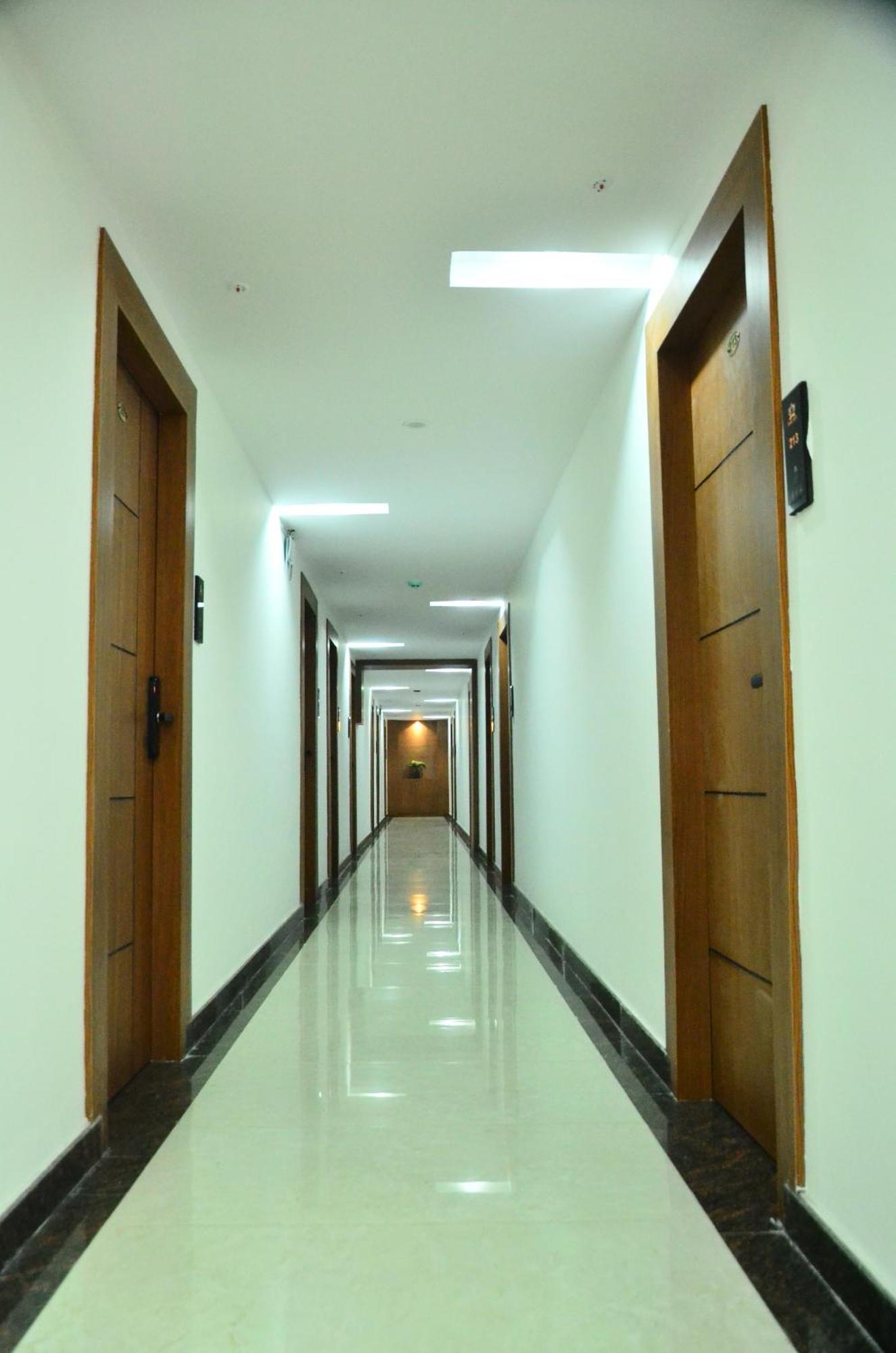 Hotel Eyrie Nest Bangalore Exteriör bild