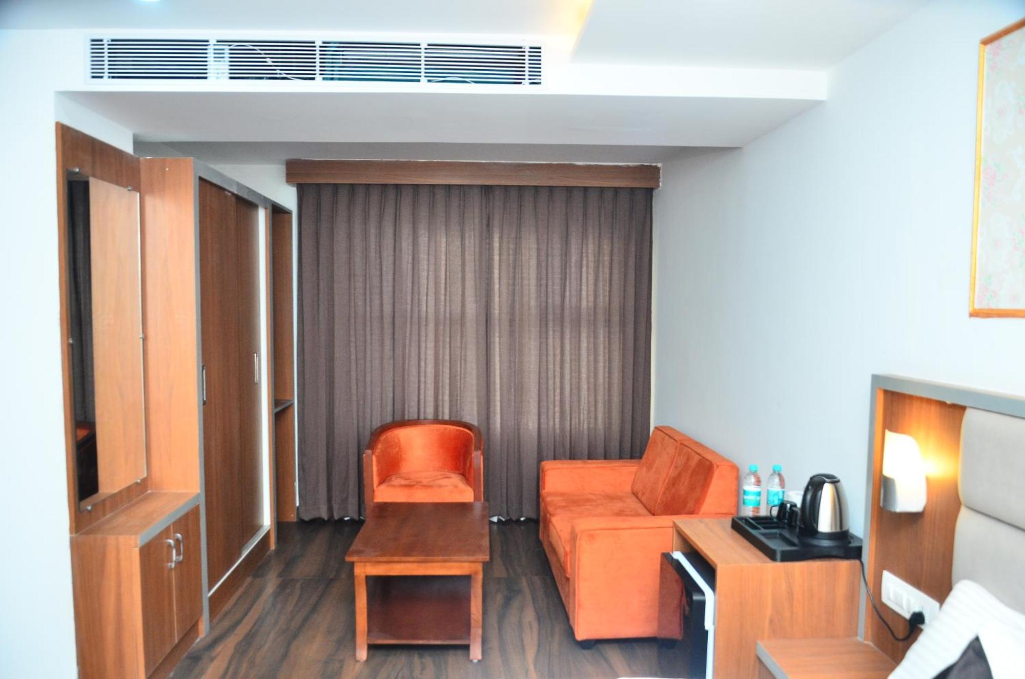 Hotel Eyrie Nest Bangalore Exteriör bild