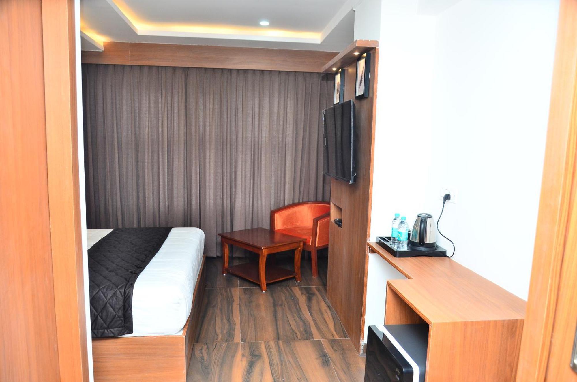 Hotel Eyrie Nest Bangalore Exteriör bild